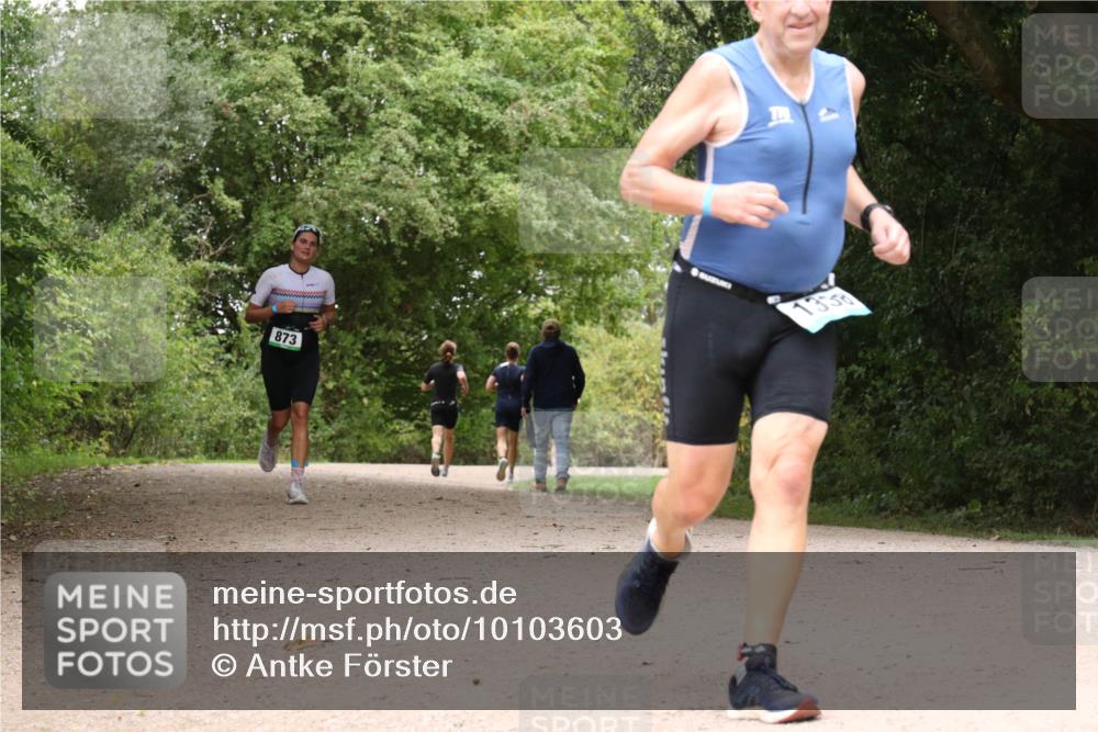 30.08.2026 - Elbe Triathlon Hamburg Antke Förster http://msf.ph/oto/10103603 30.08.2026 11:43:20 Laufen 873, 1350 meine-sportfotos.de