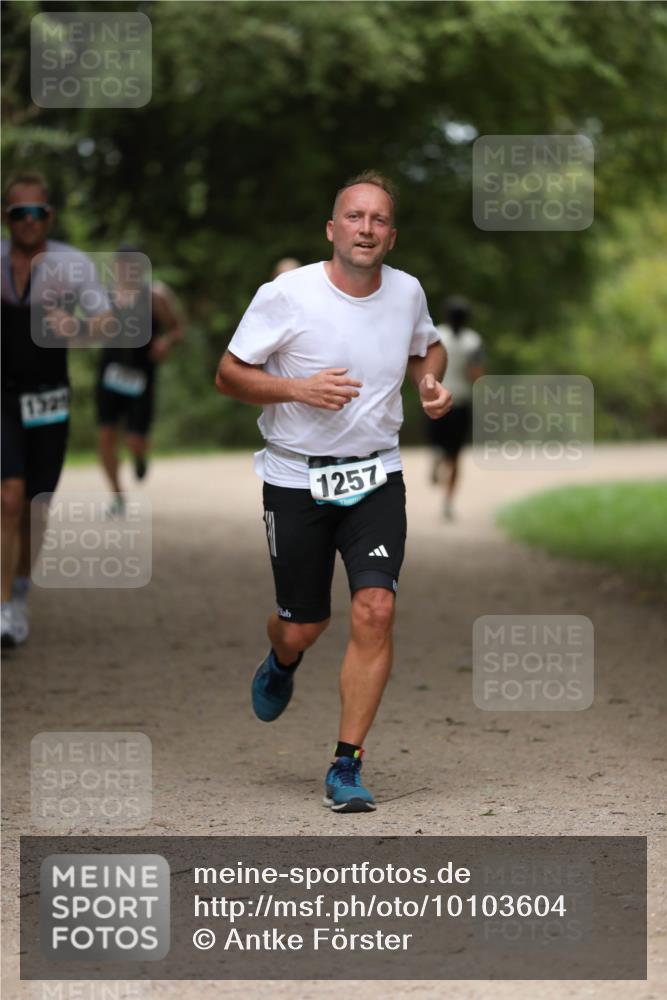 30.08.2026 - Elbe Triathlon Hamburg Antke Förster http://msf.ph/oto/10103604 30.08.2026 11:40:17 Laufen 1257 meine-sportfotos.de