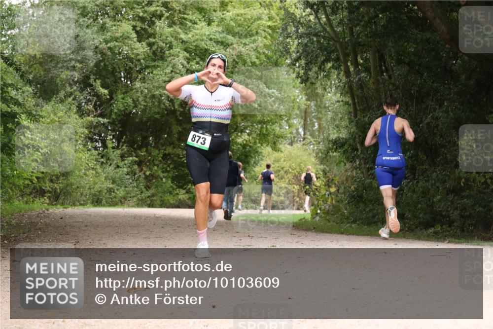 30.08.2026 - Elbe Triathlon Hamburg Antke Förster http://msf.ph/oto/10103609 30.08.2026 11:43:23 Laufen 873 meine-sportfotos.de