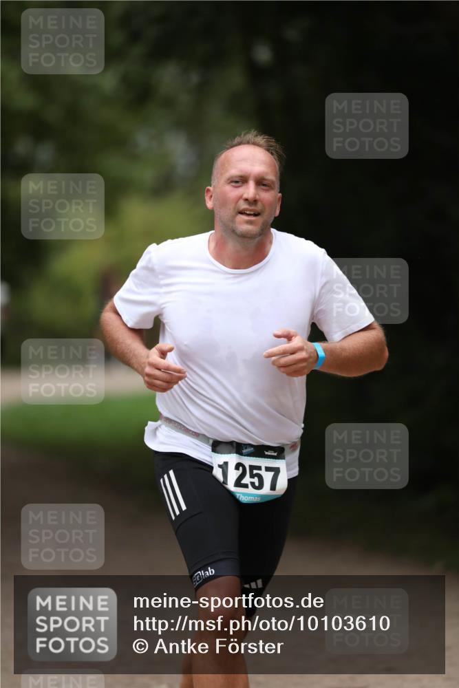 30.08.2026 - Elbe Triathlon Hamburg Antke Förster http://msf.ph/oto/10103610 30.08.2026 11:40:19 Laufen 1257 meine-sportfotos.de