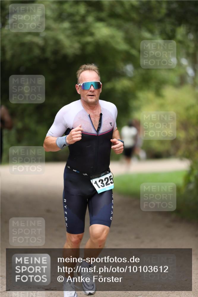 30.08.2026 - Elbe Triathlon Hamburg Antke Förster http://msf.ph/oto/10103612 30.08.2026 11:40:20 Laufen 7, 1325 meine-sportfotos.de