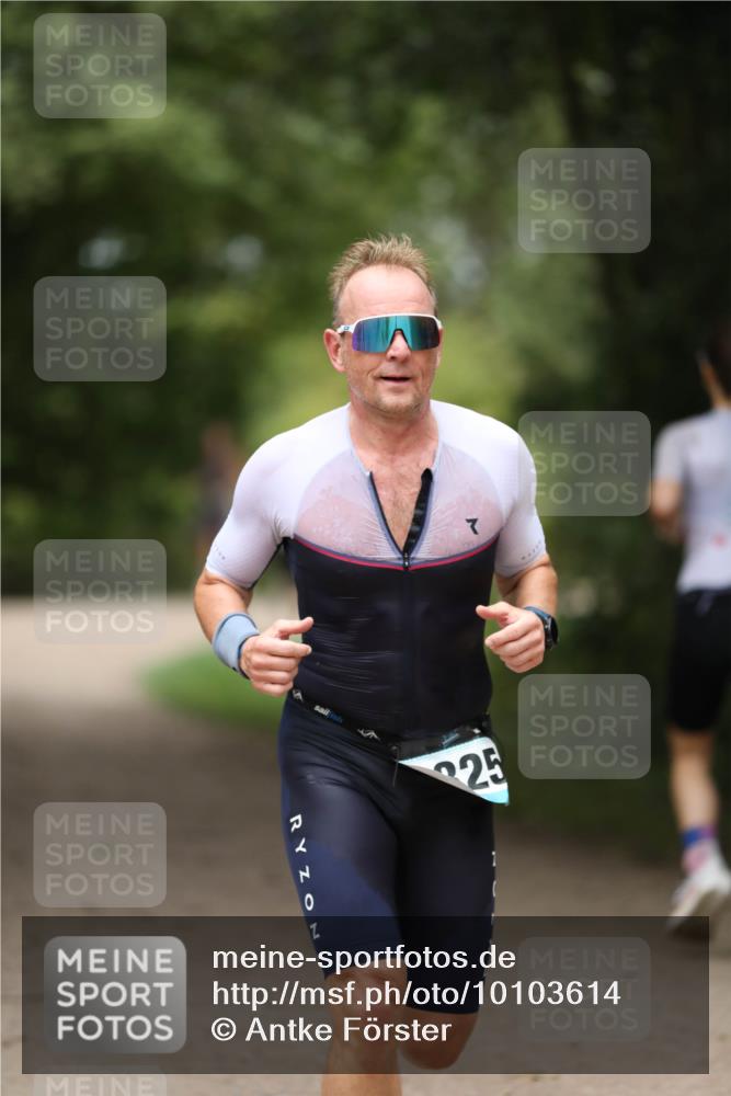 30.08.2026 - Elbe Triathlon Hamburg Antke Förster http://msf.ph/oto/10103614 30.08.2026 11:40:21 Laufen 25 meine-sportfotos.de