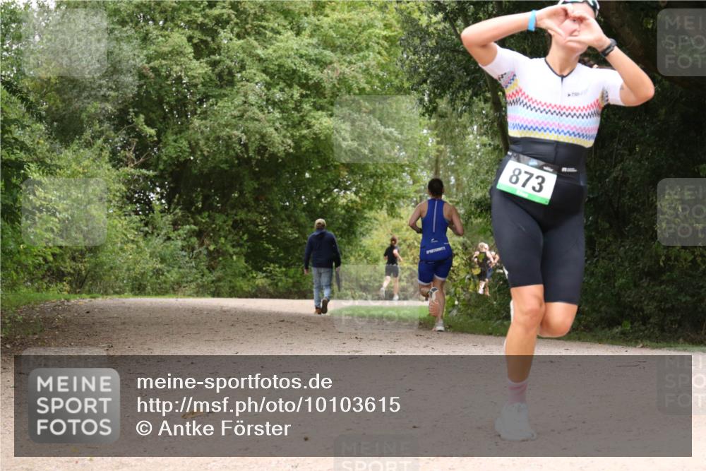 30.08.2026 - Elbe Triathlon Hamburg Antke Förster http://msf.ph/oto/10103615 30.08.2026 11:43:24 Laufen 873 meine-sportfotos.de
