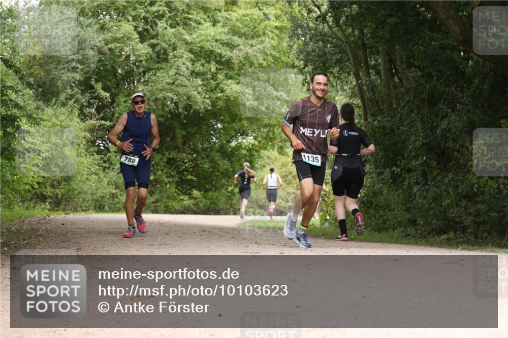 30.08.2026 - Elbe Triathlon Hamburg Antke Förster http://msf.ph/oto/10103623 30.08.2026 11:43:43 Laufen 788, 1135 meine-sportfotos.de