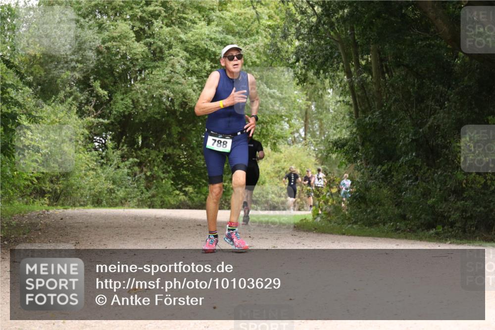 30.08.2026 - Elbe Triathlon Hamburg Antke Förster http://msf.ph/oto/10103629 30.08.2026 11:43:45 Laufen 788 meine-sportfotos.de