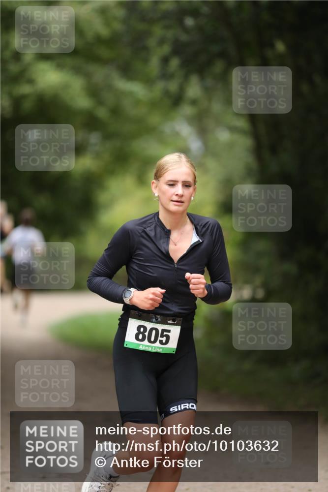 30.08.2026 - Elbe Triathlon Hamburg Antke Förster http://msf.ph/oto/10103632 30.08.2026 11:40:29 Laufen 805 meine-sportfotos.de