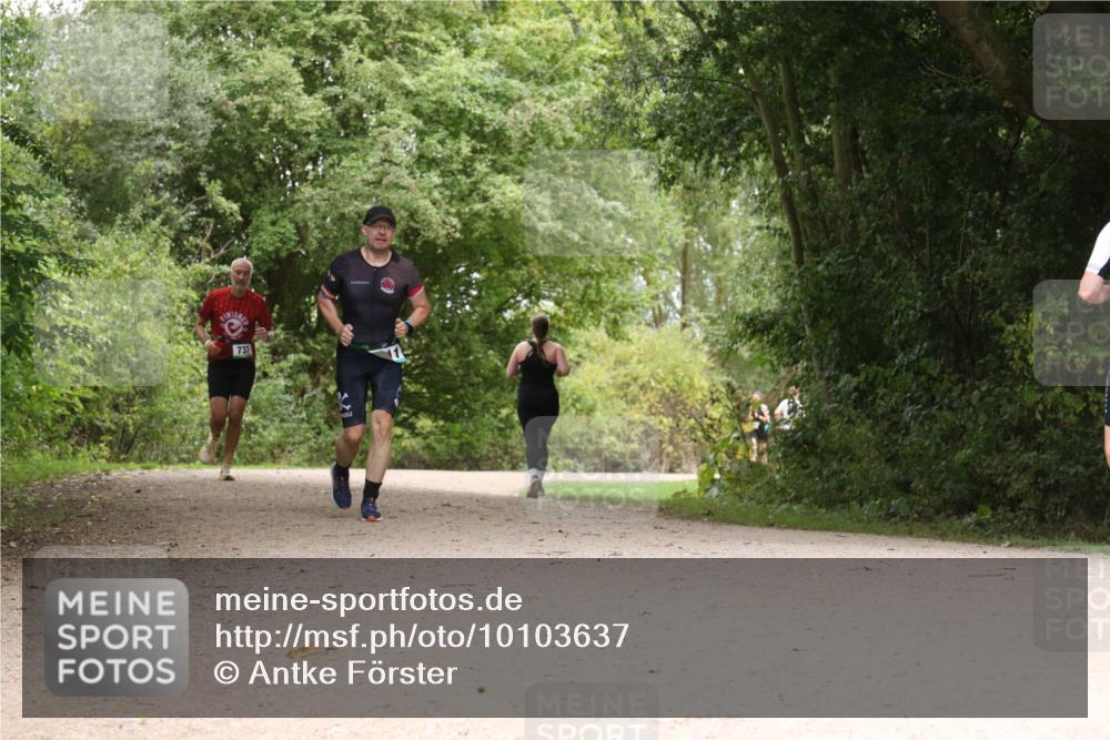 30.08.2026 - Elbe Triathlon Hamburg Antke Förster http://msf.ph/oto/10103637 30.08.2026 11:44:03 Laufen 737 meine-sportfotos.de