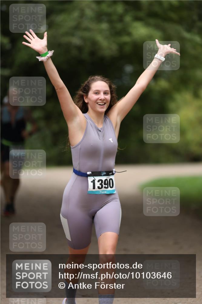 30.08.2026 - Elbe Triathlon Hamburg Antke Förster http://msf.ph/oto/10103646 30.08.2026 11:40:38 Laufen 1390 meine-sportfotos.de