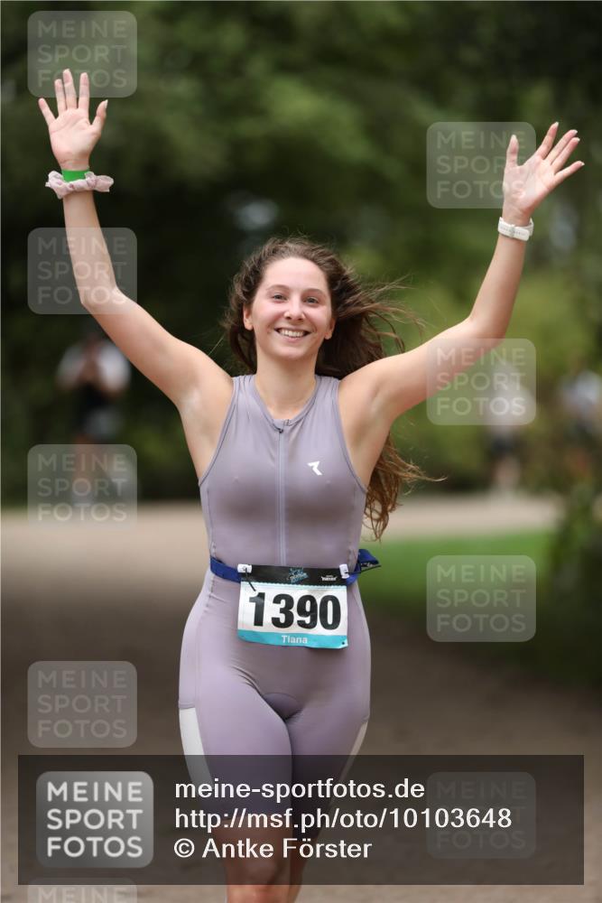 30.08.2026 - Elbe Triathlon Hamburg Antke Förster http://msf.ph/oto/10103648 30.08.2026 11:40:38 Laufen 1390 meine-sportfotos.de
