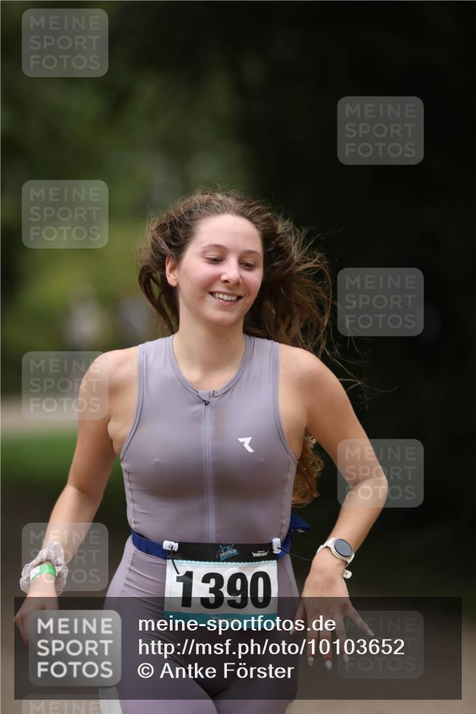 30.08.2026 - Elbe Triathlon Hamburg Antke Förster http://msf.ph/oto/10103652 30.08.2026 11:40:39 Laufen 1390 meine-sportfotos.de