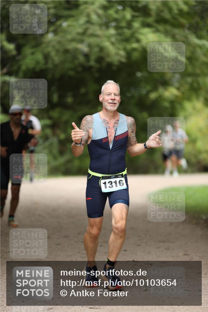 30.08.2026 - Elbe Triathlon Hamburg Antke Förster http://msf.ph/oto/10103654 30.08.2026 11:40:40 Laufen 1316 meine-sportfotos.de