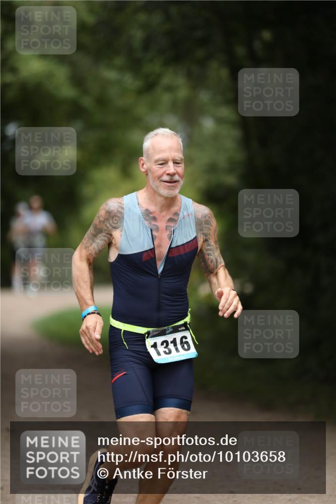 30.08.2026 - Elbe Triathlon Hamburg Antke Förster http://msf.ph/oto/10103658 30.08.2026 11:40:41 Laufen 1316 meine-sportfotos.de