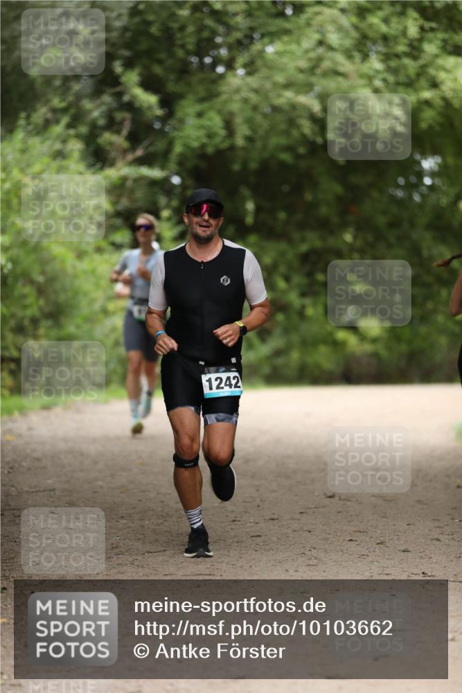 30.08.2026 - Elbe Triathlon Hamburg Antke Förster http://msf.ph/oto/10103662 30.08.2026 11:40:48 Laufen 1242 meine-sportfotos.de