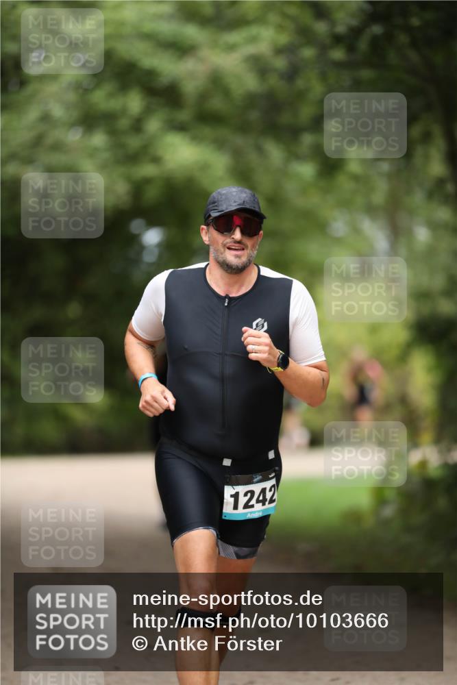 30.08.2026 - Elbe Triathlon Hamburg Antke Förster http://msf.ph/oto/10103666 30.08.2026 11:40:50 Laufen 1242 meine-sportfotos.de