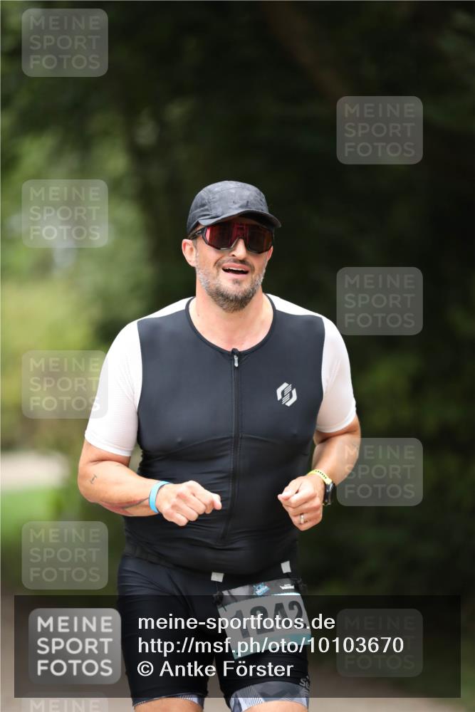 30.08.2026 - Elbe Triathlon Hamburg Antke Förster http://msf.ph/oto/10103670 30.08.2026 11:40:51 Laufen 1242 meine-sportfotos.de