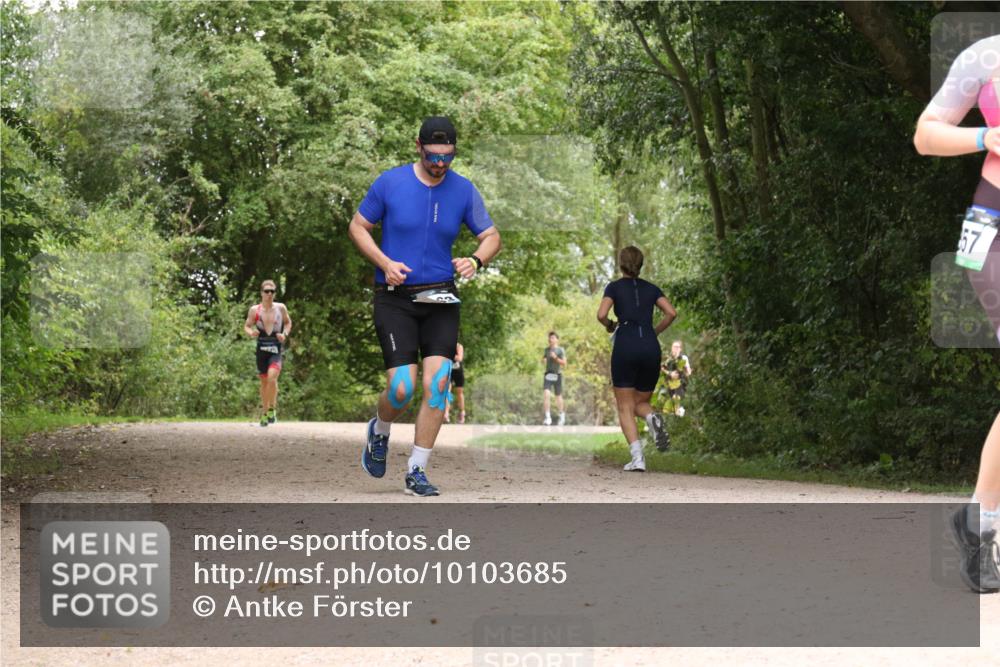 30.08.2026 - Elbe Triathlon Hamburg Antke Förster http://msf.ph/oto/10103685 30.08.2026 11:44:49 Laufen 4, 57 meine-sportfotos.de
