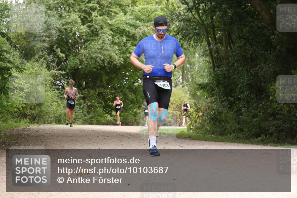 30.08.2026 - Elbe Triathlon Hamburg Antke Förster http://msf.ph/oto/10103687 30.08.2026 11:44:50 Laufen 445, 163 meine-sportfotos.de