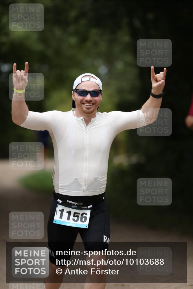 30.08.2026 - Elbe Triathlon Hamburg Antke Förster http://msf.ph/oto/10103688 30.08.2026 11:40:57 Laufen 1156 meine-sportfotos.de