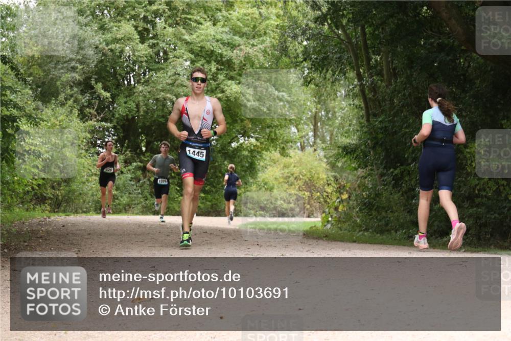 30.08.2026 - Elbe Triathlon Hamburg Antke Förster http://msf.ph/oto/10103691 30.08.2026 11:44:55 Laufen 828, 1379, 1445 meine-sportfotos.de