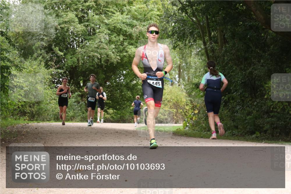 30.08.2026 - Elbe Triathlon Hamburg Antke Förster http://msf.ph/oto/10103693 30.08.2026 11:44:56 Laufen 828, 1379, 445 meine-sportfotos.de