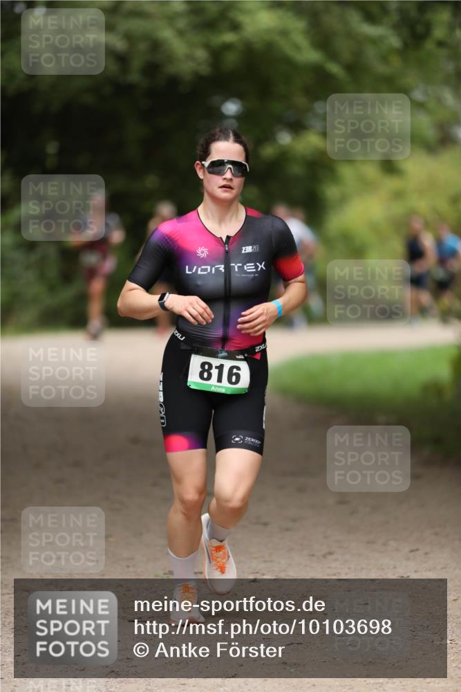 30.08.2026 - Elbe Triathlon Hamburg Antke Förster http://msf.ph/oto/10103698 30.08.2026 11:41:05 Laufen 3, 35, 816 meine-sportfotos.de