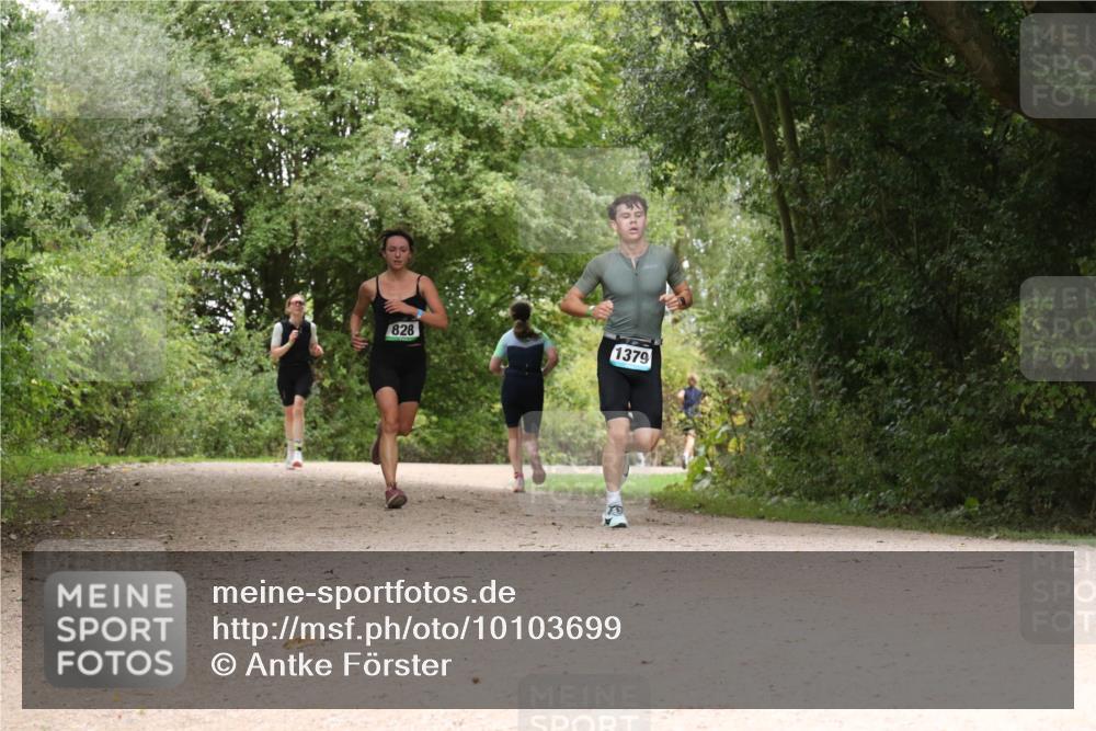 30.08.2026 - Elbe Triathlon Hamburg Antke Förster http://msf.ph/oto/10103699 30.08.2026 11:45:00 Laufen 828, 1379 meine-sportfotos.de