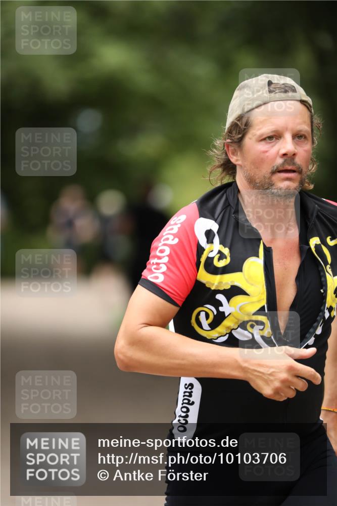 30.08.2026 - Elbe Triathlon Hamburg Antke Förster http://msf.ph/oto/10103706 30.08.2026 11:41:09 Laufen 100 meine-sportfotos.de