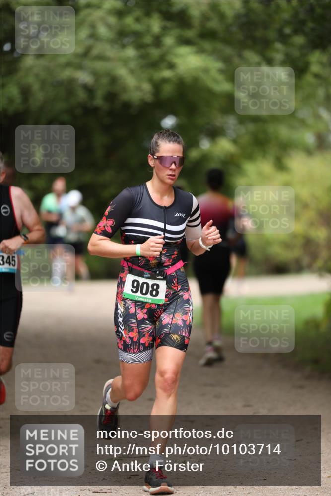 30.08.2026 - Elbe Triathlon Hamburg Antke Förster http://msf.ph/oto/10103714 30.08.2026 11:41:15 Laufen 7001, 345, 908 meine-sportfotos.de
