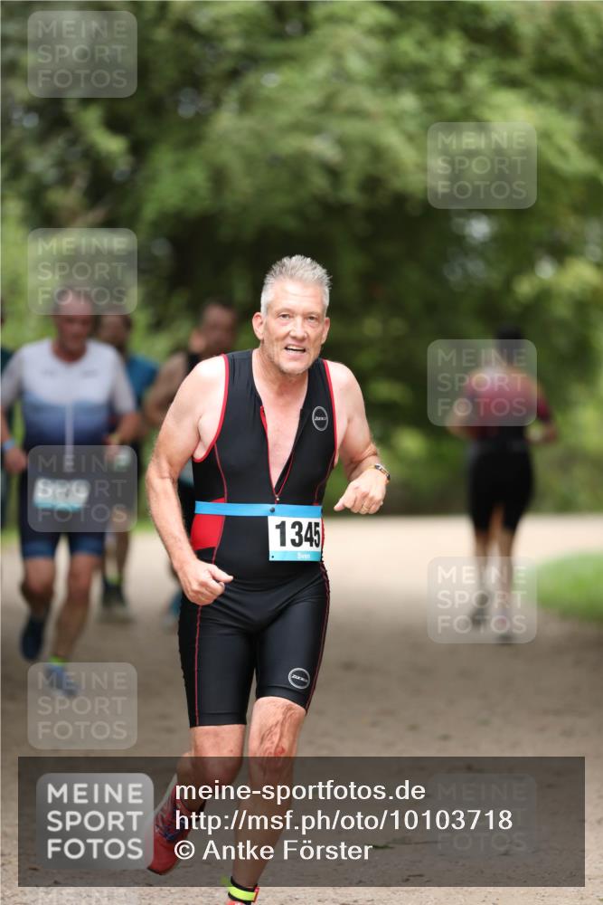 30.08.2026 - Elbe Triathlon Hamburg Antke Förster http://msf.ph/oto/10103718 30.08.2026 11:41:16 Laufen 1345 meine-sportfotos.de