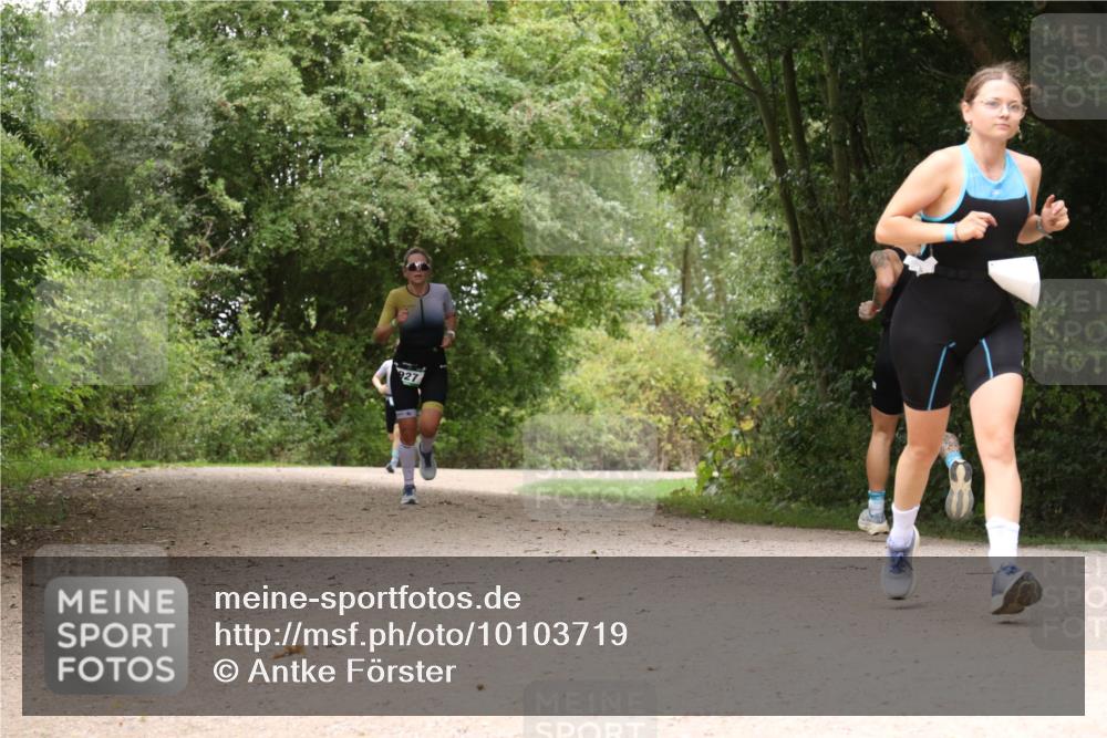 30.08.2026 - Elbe Triathlon Hamburg Antke Förster http://msf.ph/oto/10103719 30.08.2026 11:45:18 Laufen 927 meine-sportfotos.de