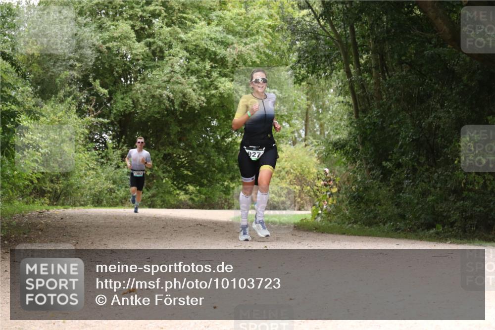30.08.2026 - Elbe Triathlon Hamburg Antke Förster http://msf.ph/oto/10103723 30.08.2026 11:45:20 Laufen 1383, 927 meine-sportfotos.de