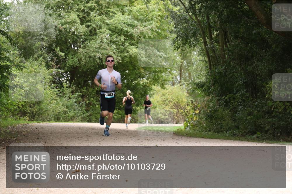 30.08.2026 - Elbe Triathlon Hamburg Antke Förster http://msf.ph/oto/10103729 30.08.2026 11:45:24 Laufen 1383 meine-sportfotos.de