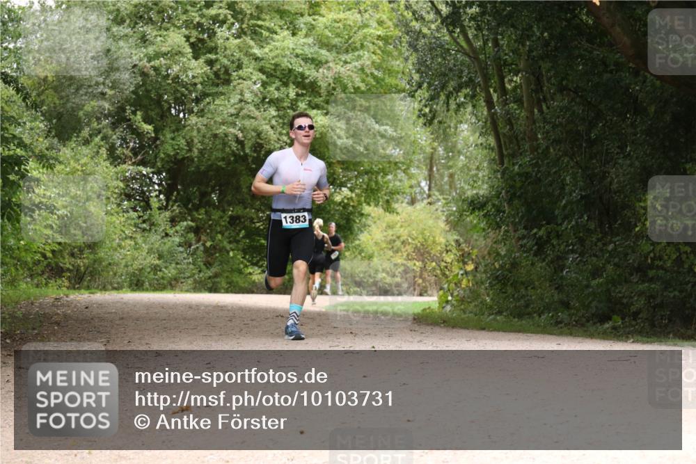 30.08.2026 - Elbe Triathlon Hamburg Antke Förster http://msf.ph/oto/10103731 30.08.2026 11:45:24 Laufen 1383 meine-sportfotos.de