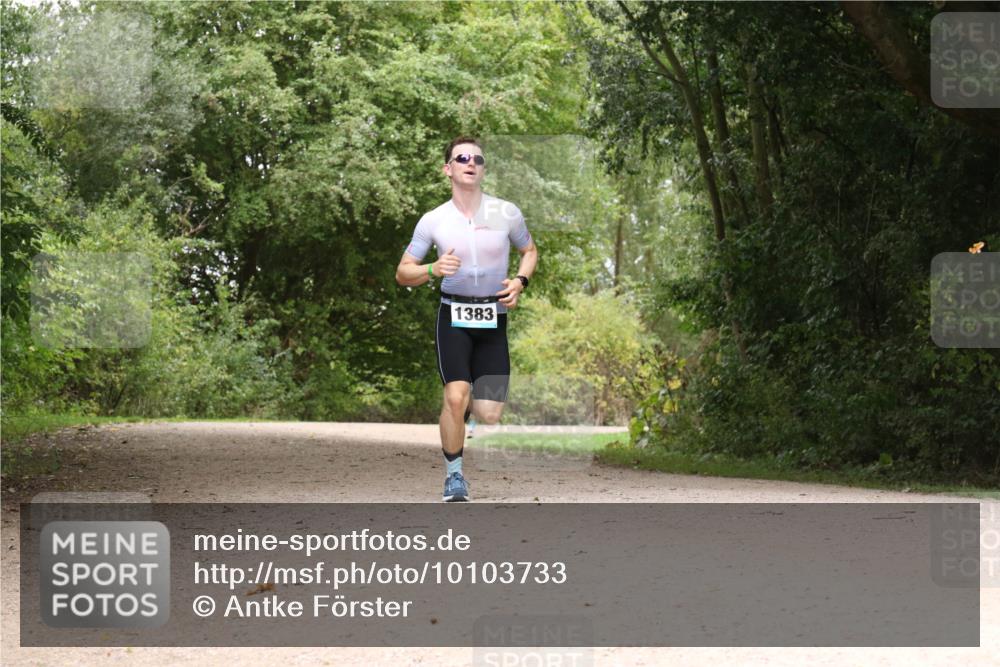 30.08.2026 - Elbe Triathlon Hamburg Antke Förster http://msf.ph/oto/10103733 30.08.2026 11:45:25 Laufen 1383 meine-sportfotos.de
