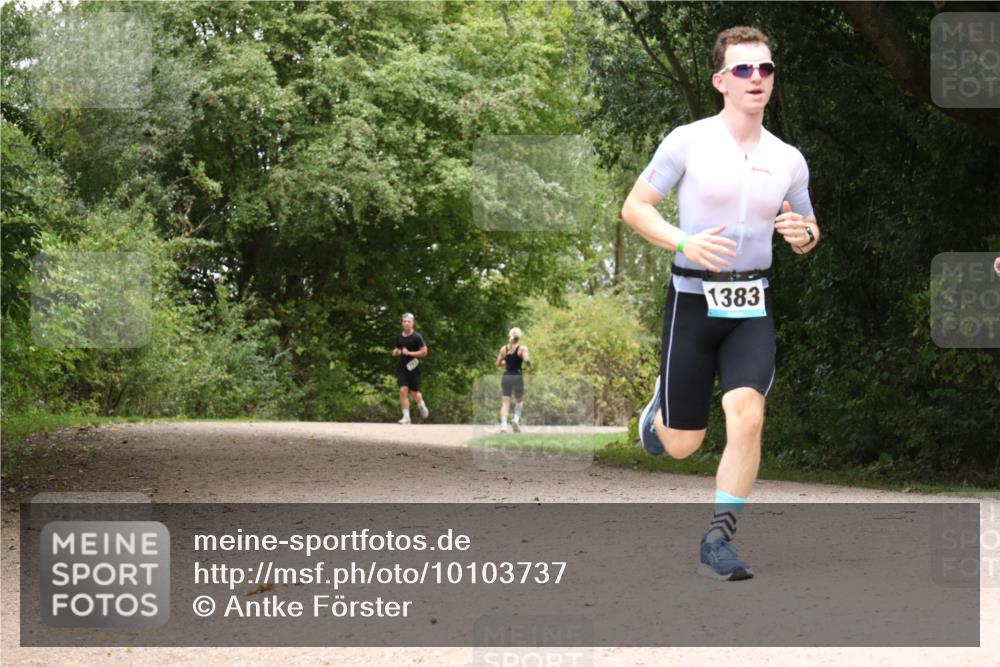 30.08.2026 - Elbe Triathlon Hamburg Antke Förster http://msf.ph/oto/10103737 30.08.2026 11:45:26 Laufen 13831 meine-sportfotos.de