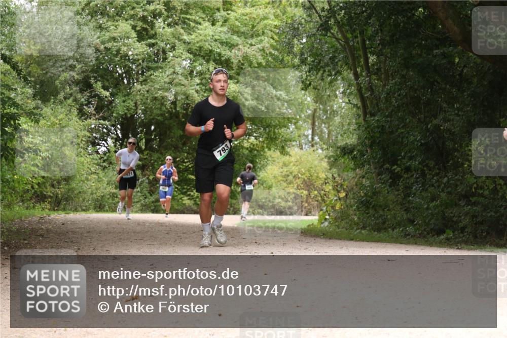 30.08.2026 - Elbe Triathlon Hamburg Antke Förster http://msf.ph/oto/10103747 30.08.2026 11:45:39 Laufen 421, 793 meine-sportfotos.de