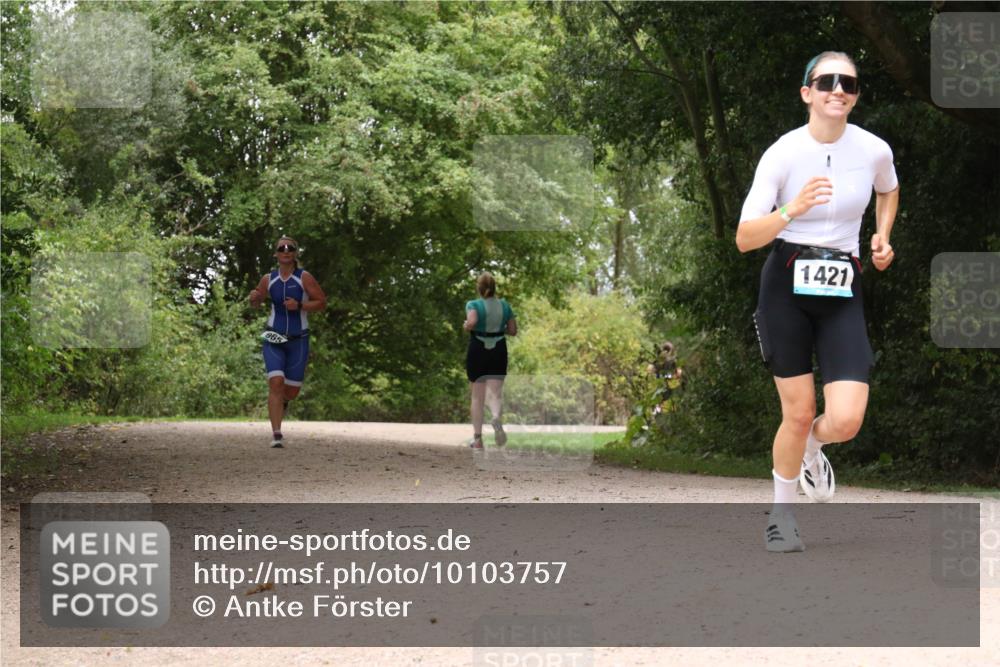 30.08.2026 - Elbe Triathlon Hamburg Antke Förster http://msf.ph/oto/10103757 30.08.2026 11:45:44 Laufen 365, 1421 meine-sportfotos.de