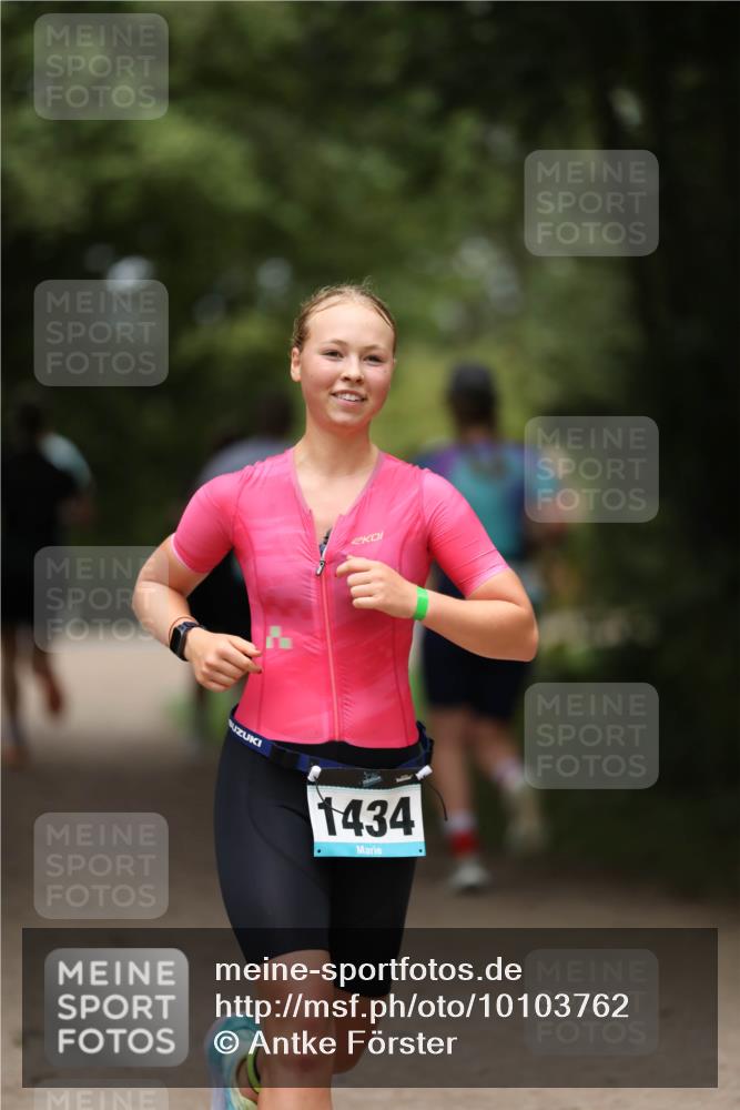 30.08.2026 - Elbe Triathlon Hamburg Antke Förster http://msf.ph/oto/10103762 30.08.2026 11:41:36 Laufen 1434 meine-sportfotos.de
