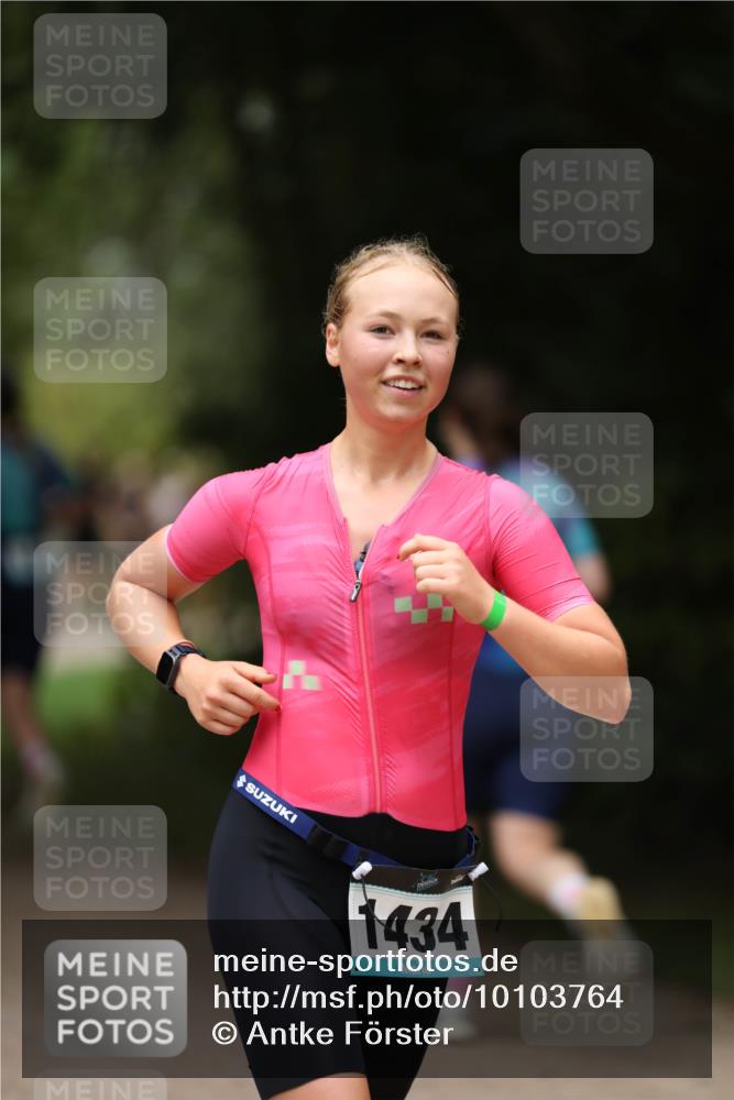 30.08.2026 - Elbe Triathlon Hamburg Antke Förster http://msf.ph/oto/10103764 30.08.2026 11:41:37 Laufen 1434 meine-sportfotos.de