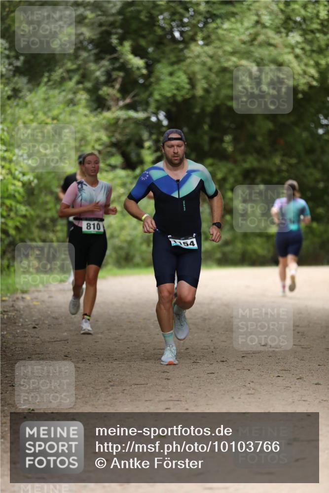 30.08.2026 - Elbe Triathlon Hamburg Antke Förster http://msf.ph/oto/10103766 30.08.2026 11:41:46 Laufen 810, 154 meine-sportfotos.de