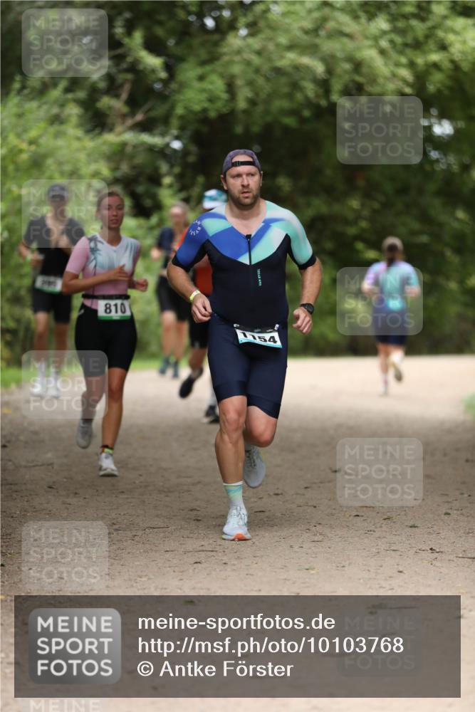 30.08.2026 - Elbe Triathlon Hamburg Antke Förster http://msf.ph/oto/10103768 30.08.2026 11:41:46 Laufen 810, 1154 meine-sportfotos.de