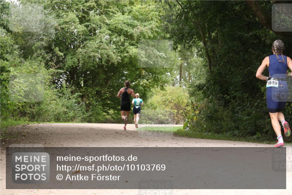 30.08.2026 - Elbe Triathlon Hamburg Antke Förster http://msf.ph/oto/10103769 30.08.2026 11:45:50 Laufen 1649 meine-sportfotos.de