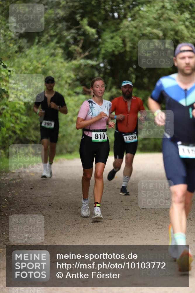 30.08.2026 - Elbe Triathlon Hamburg Antke Förster http://msf.ph/oto/10103772 30.08.2026 11:41:48 Laufen 395, 810, 1239, 115 meine-sportfotos.de