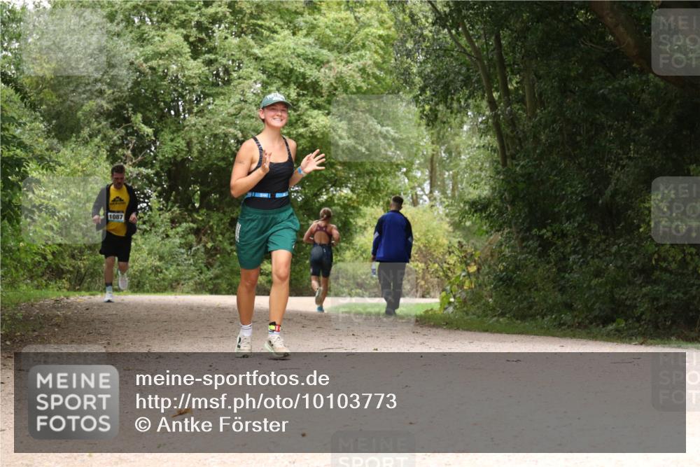 30.08.2026 - Elbe Triathlon Hamburg Antke Förster http://msf.ph/oto/10103773 30.08.2026 11:46:16 Laufen 1087 meine-sportfotos.de