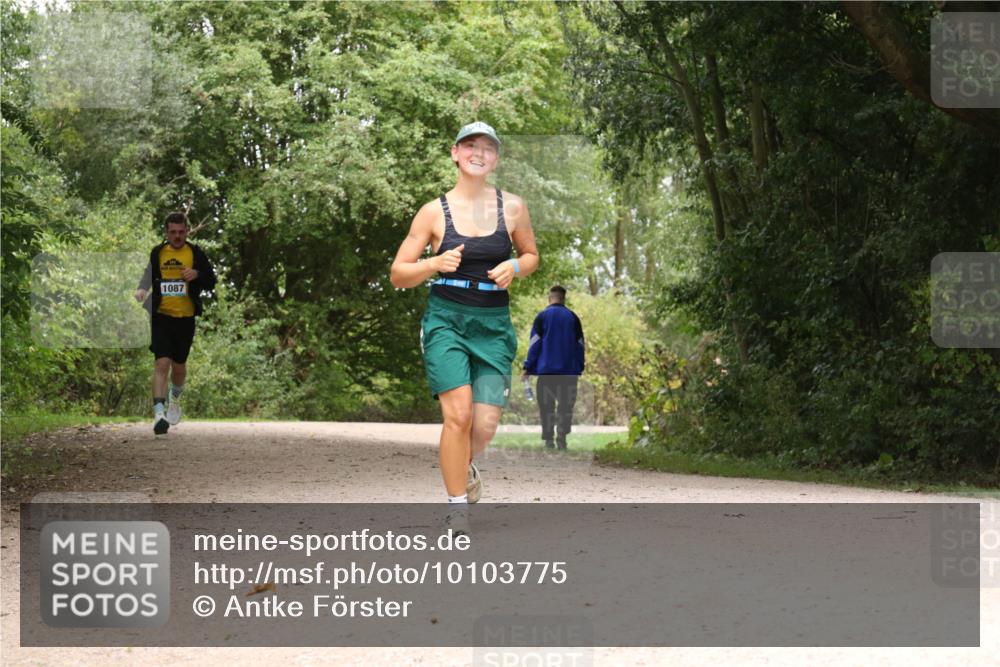 30.08.2026 - Elbe Triathlon Hamburg Antke Förster http://msf.ph/oto/10103775 30.08.2026 11:46:17 Laufen 1087 meine-sportfotos.de