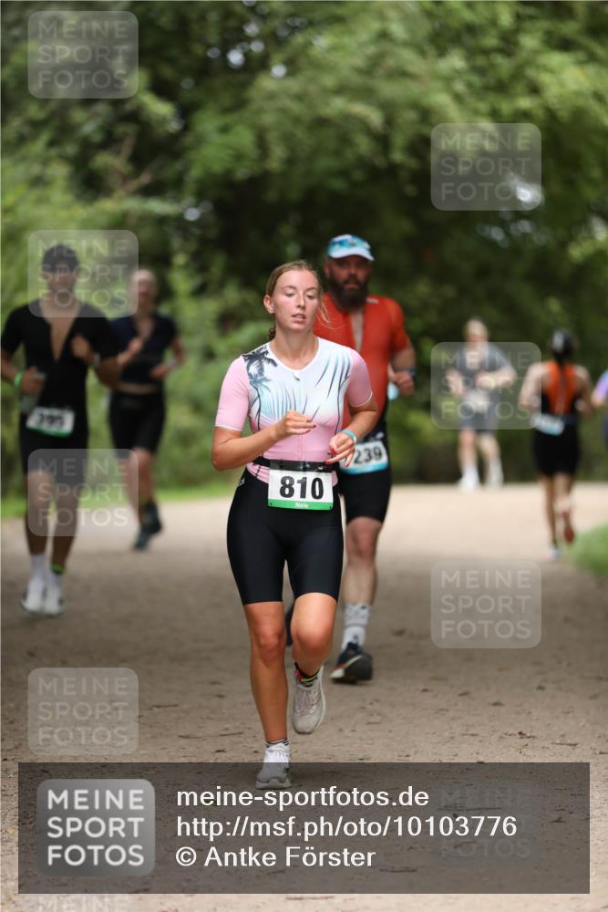30.08.2026 - Elbe Triathlon Hamburg Antke Förster http://msf.ph/oto/10103776 30.08.2026 11:41:49 Laufen 295, 810, 239 meine-sportfotos.de