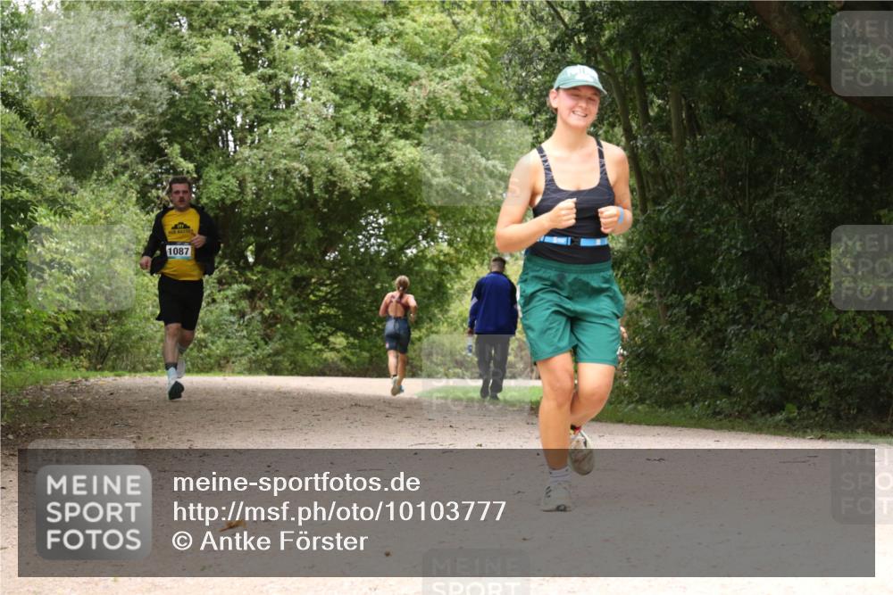 30.08.2026 - Elbe Triathlon Hamburg Antke Förster http://msf.ph/oto/10103777 30.08.2026 11:46:18 Laufen 1087 meine-sportfotos.de