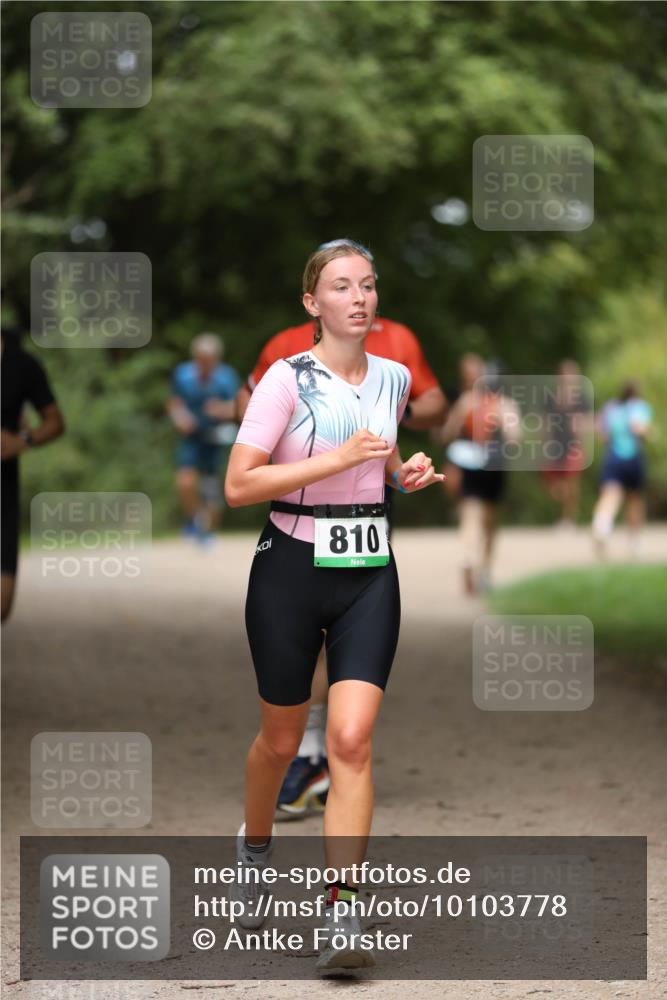 30.08.2026 - Elbe Triathlon Hamburg Antke Förster http://msf.ph/oto/10103778 30.08.2026 11:41:50 Laufen 810 meine-sportfotos.de