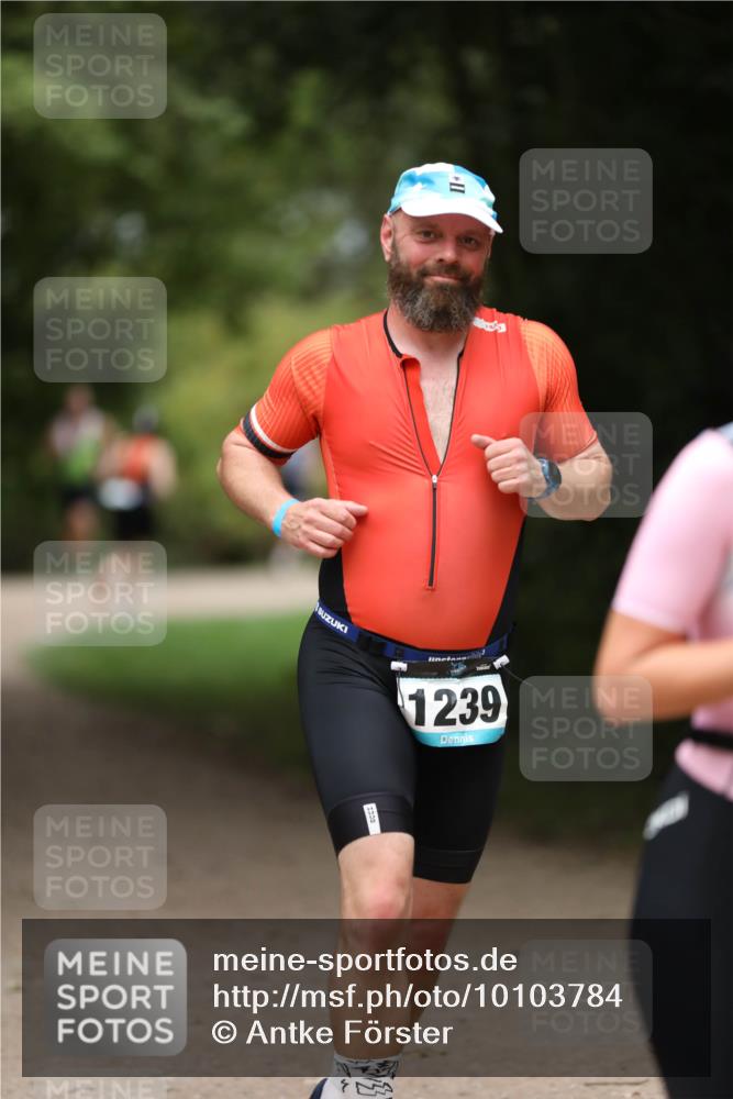30.08.2026 - Elbe Triathlon Hamburg Antke Förster http://msf.ph/oto/10103784 30.08.2026 11:41:52 Laufen 1239 meine-sportfotos.de