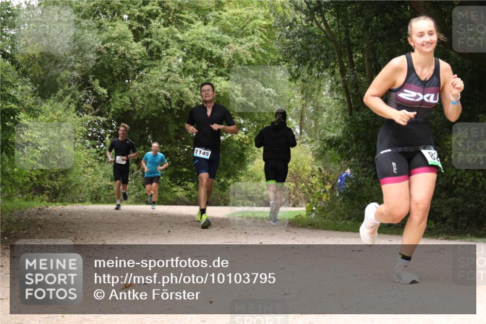 30.08.2026 - Elbe Triathlon Hamburg Antke Förster http://msf.ph/oto/10103795 30.08.2026 11:46:40 Laufen 1145 meine-sportfotos.de